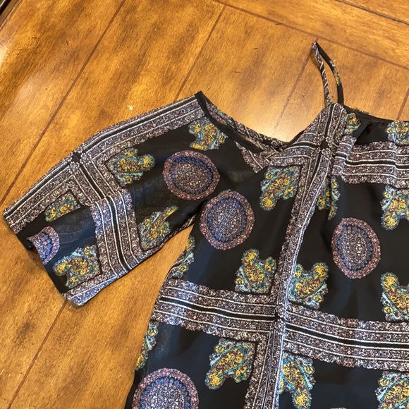 Cold shoulder blouse🖤 - Picture 2 of 7